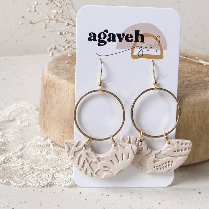 Agaveh girl - Vendita all'ingrosso Orecchini pendenti - Orecchini pendenti in argilla polimerica color sabbia Wynne7