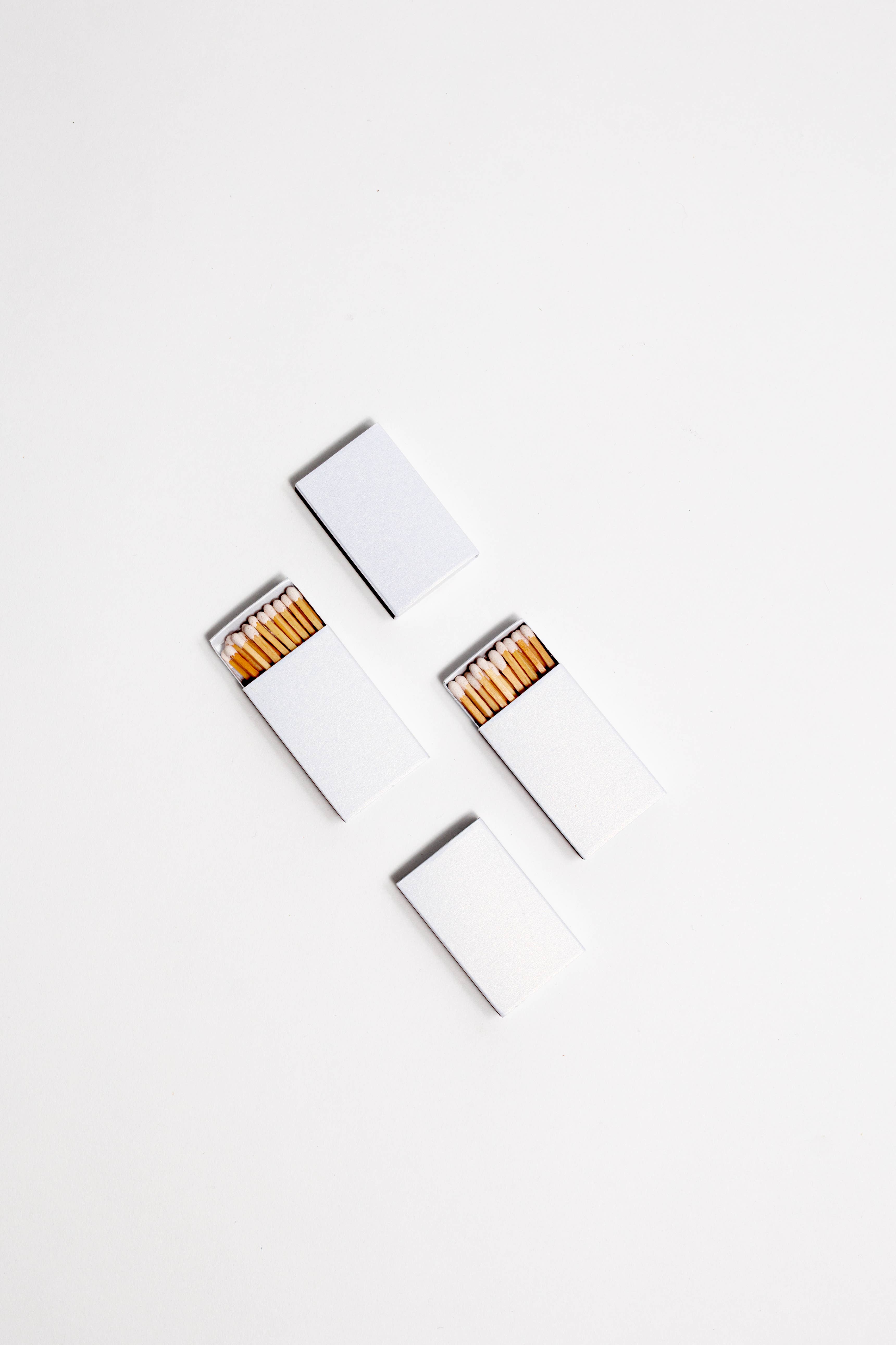 Enlighten the Occasion - Venta al por mayor Cerillas - Caja de cerillas iridiscentes con cabezas blancas8