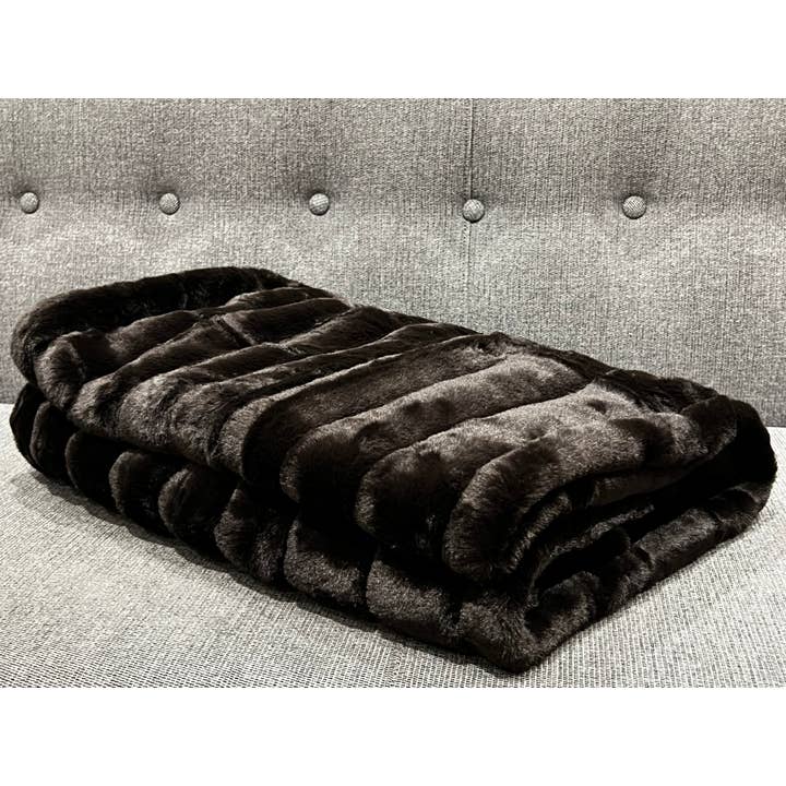 One Preevay Luxury Home Furniture & Decor – wholesale Sängkläder – Majestätiskt inspirerad | Elegant svart | Ribbade sängkläder i imiterad kanin och sammet | Twin & Queen