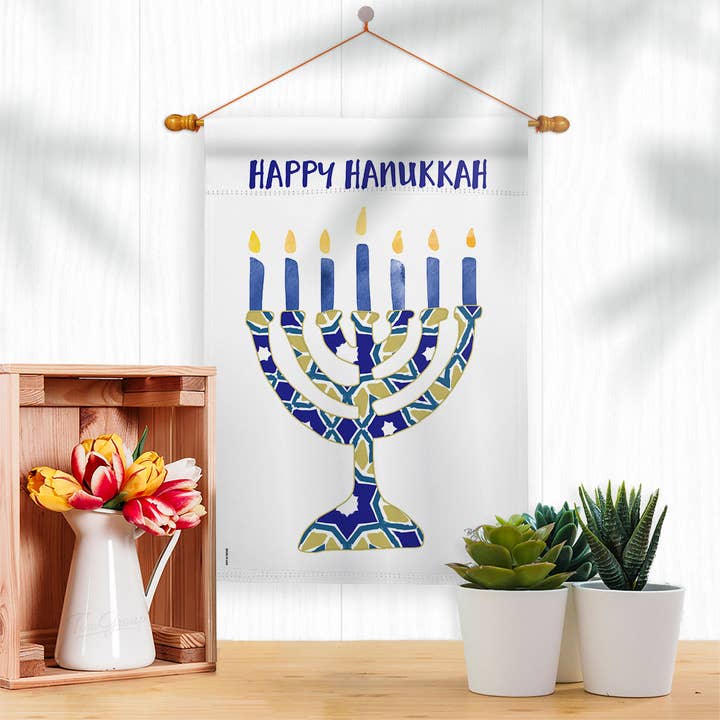Two Group Flag Co - Venta al por mayor Bandera y manga de viento - Bandera de decoración de invierno de Hanukkah Menorah
