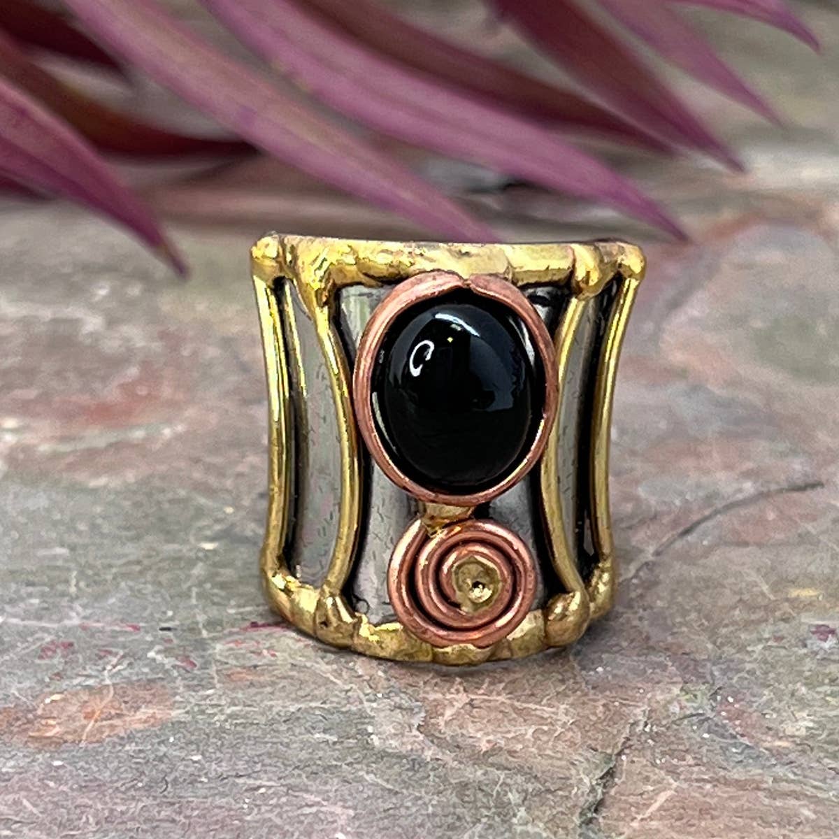 Anju Jewelry - Venta al por mayor Anillos grandes/de cóctel - 12 Anillos de Brazalete de Metal Mixto con Piedra Pequeña y Exhibidor de Madera24