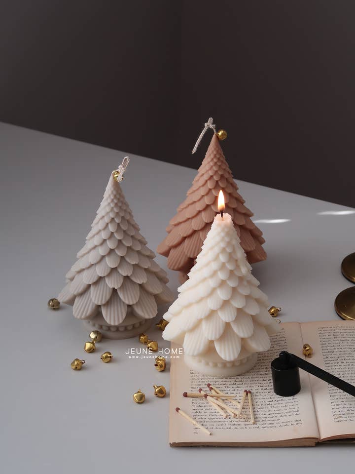Christmas tree candle with scallop details  for wholesale by Jeune Home