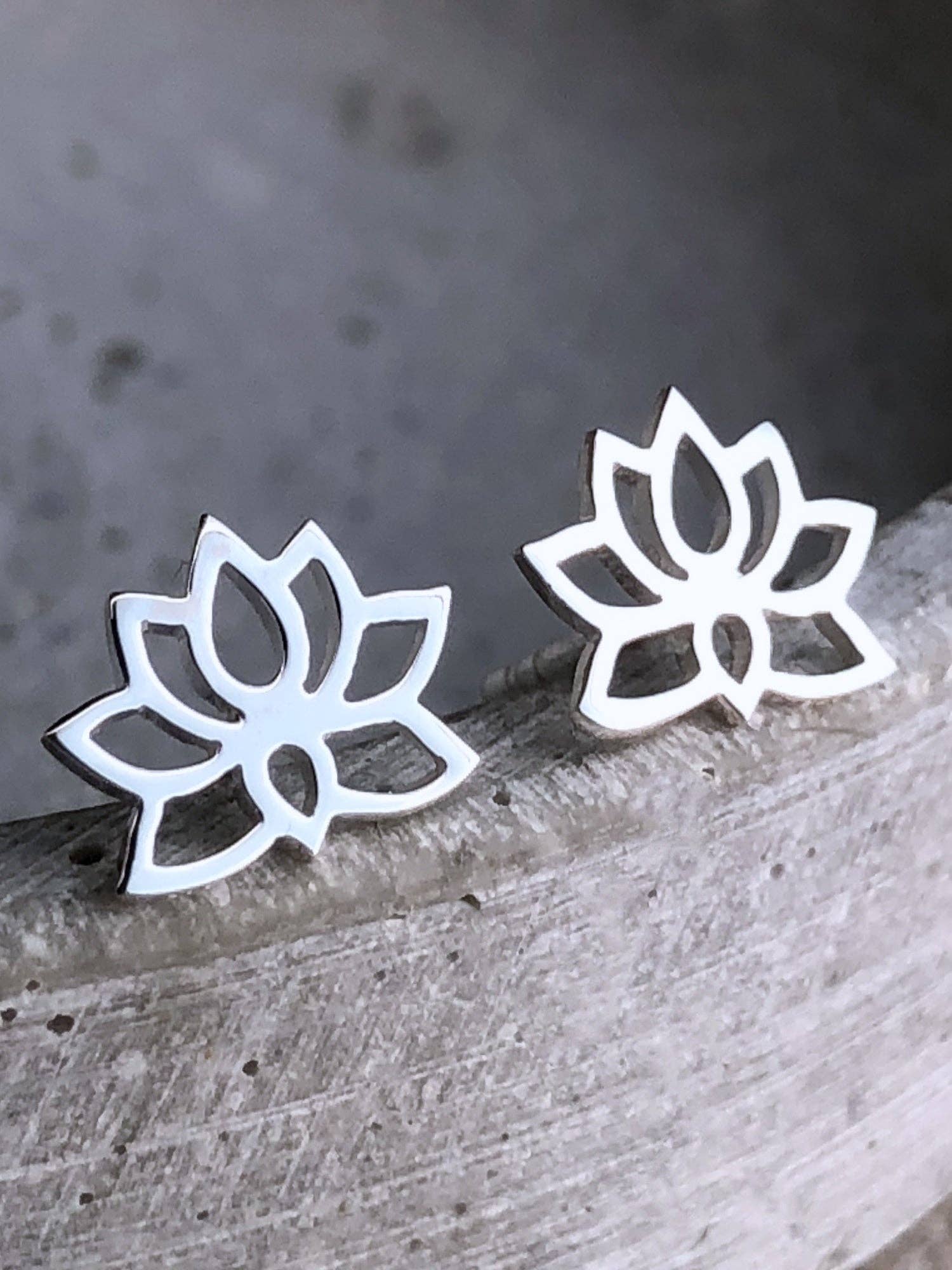 MadamLili – wholesale Stud/post earrings – Mini 925 Sterling Silver Lotus Stud Earrings — EHR925-1193