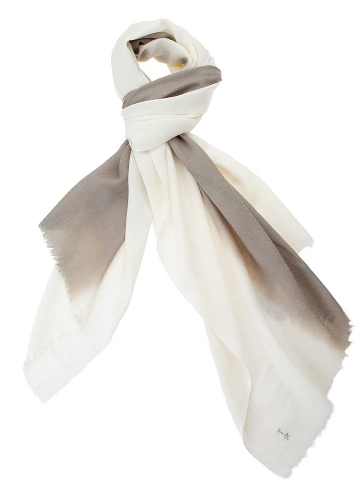 Dip Dye blanc et taupe pour la vente par Tina Sparkle