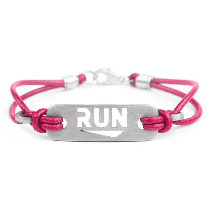 RUN - Löpararmband - rosa eller svart läder för wholesale av ATHLETE INSPIRED, Inc.