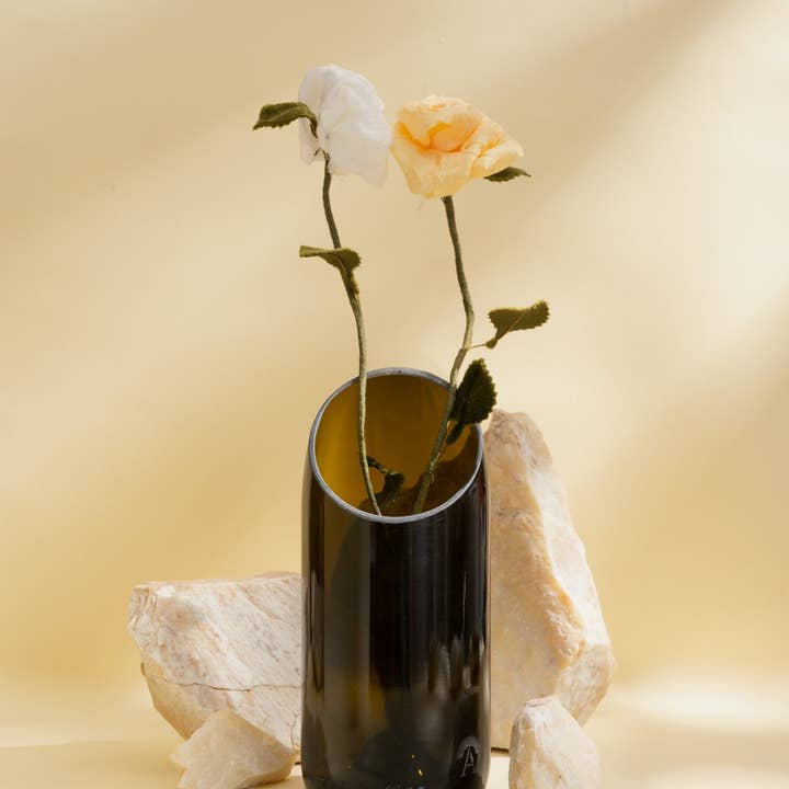 Amarzo - Wholesale Vase - Artisanal Vase: Eco-Friendly Design in Recycled Glass