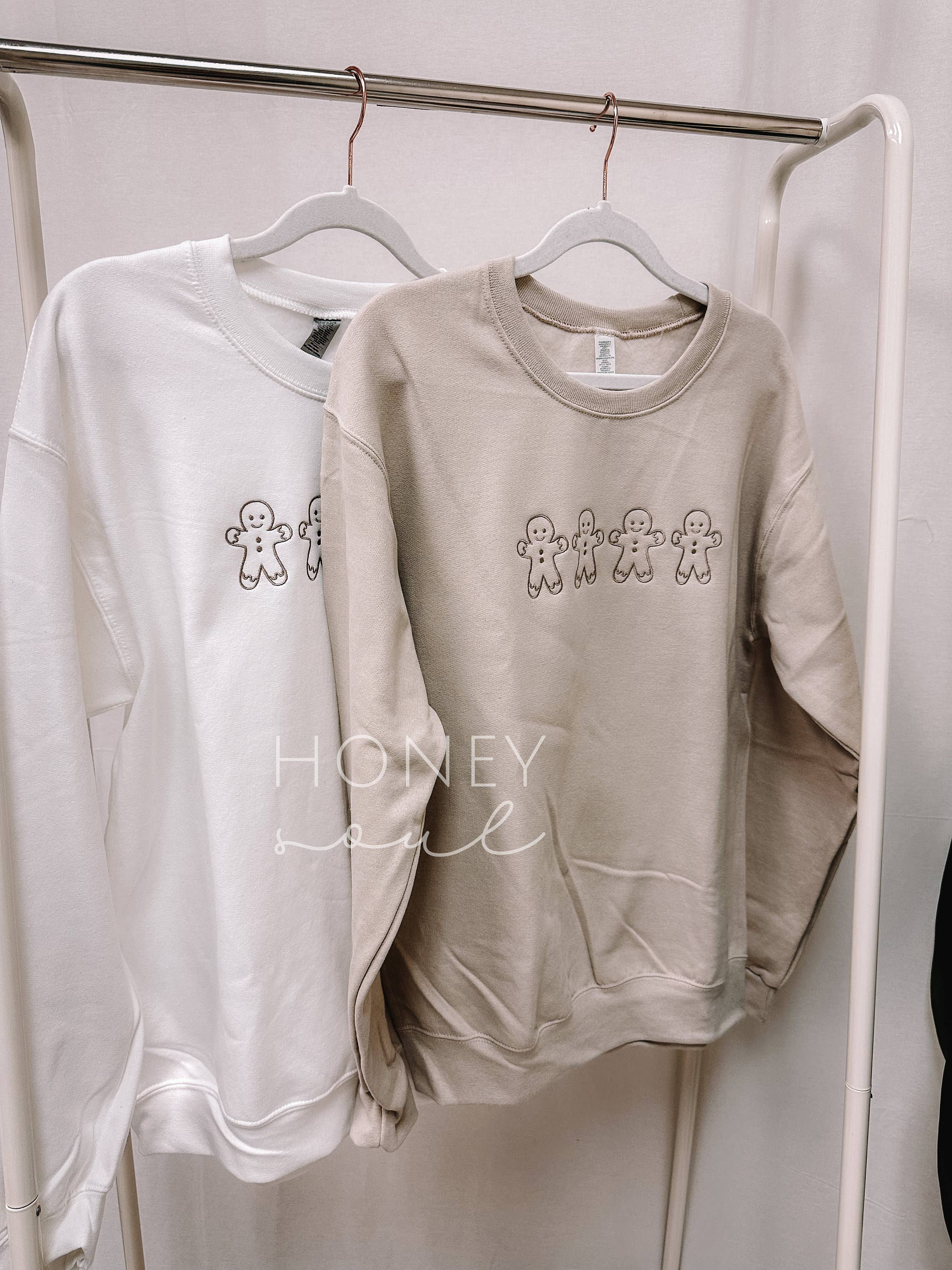 Honey Soul LLC – Großhandel Sweatshirt mit Grafikdruck – Unisex – Besticktes Sweatshirt mit Lebkuchenmännchen | Weihnachtssweatshirt7