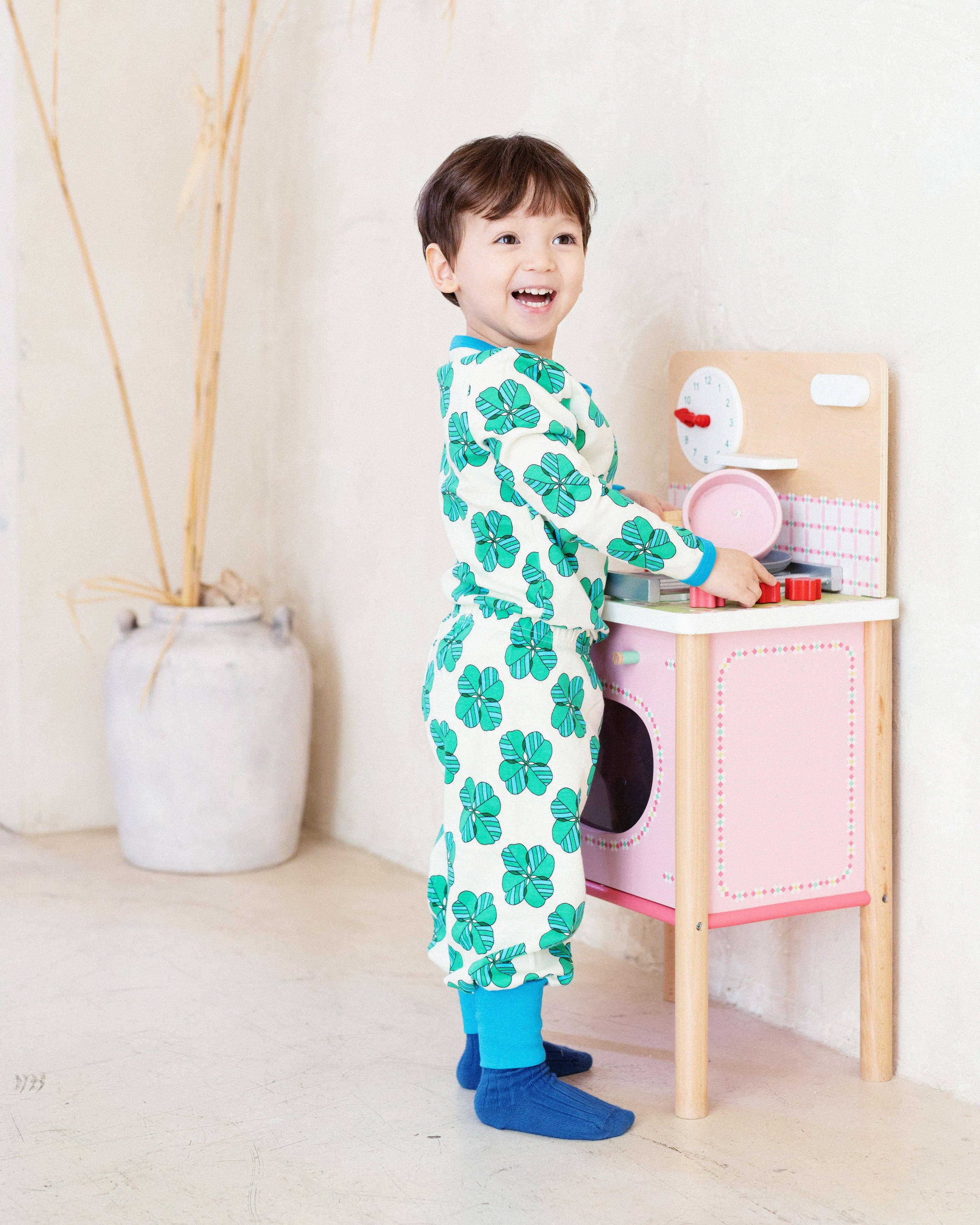 Ameelo – Großhandel Hose – Baby – Bio-Baumwolle Avery Hose - Helles Kleeblatt9