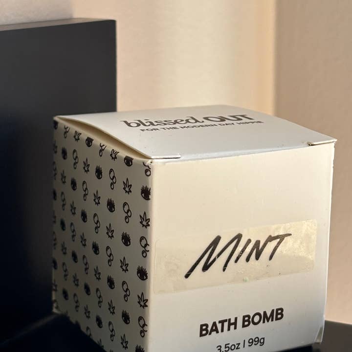 Mint Bath Bomb for wholesale by Blissed Out