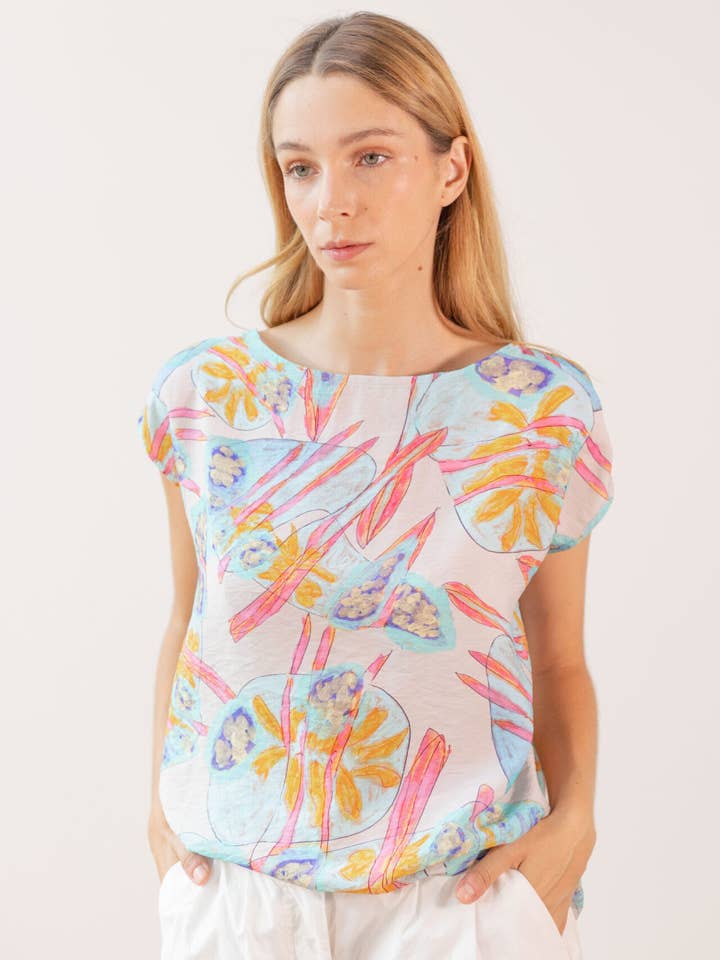 Short-sleeve printed blouse for wholesale by PAN Producto Básico