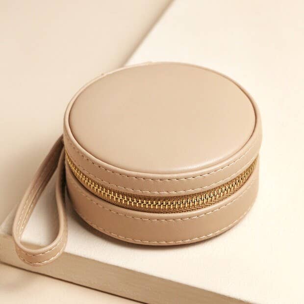 Lisa Angel - Wholesale Jewelry Box/Organizer - Mini Round Travel Jewellery Case in Mocha
