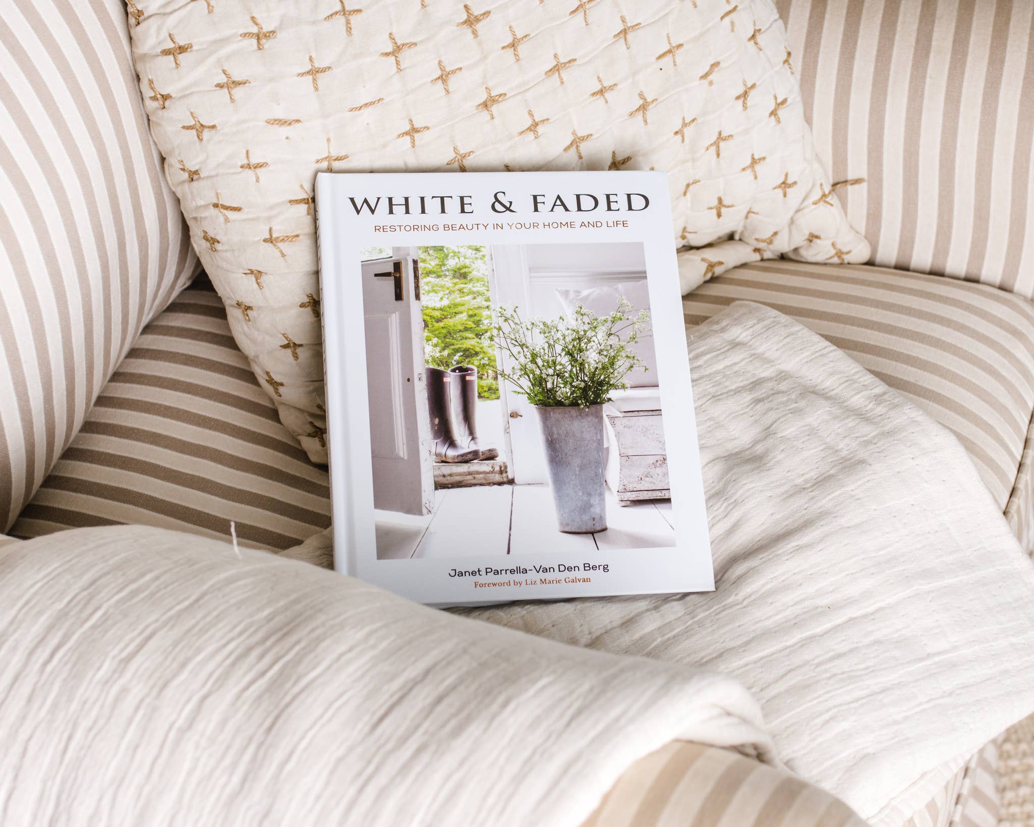HarperCollins Focus - Wholesale Home & Garden - White and Faded: Restoring Beauty in Your Home and Life4