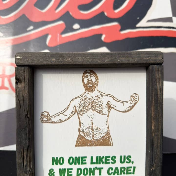 Inramad skylt: Ingen gillar oss och vi bryr oss inte för wholesale av Rebel Roses