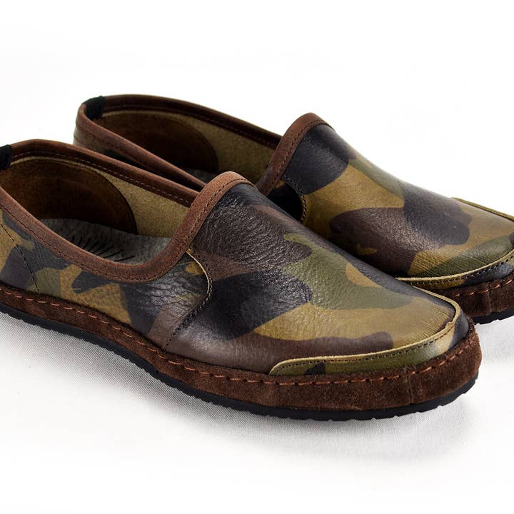Vermont House Shoes® : Mocassins Camo en Cuir Végétal Italien Premium pour la vente par Queen City Footwear