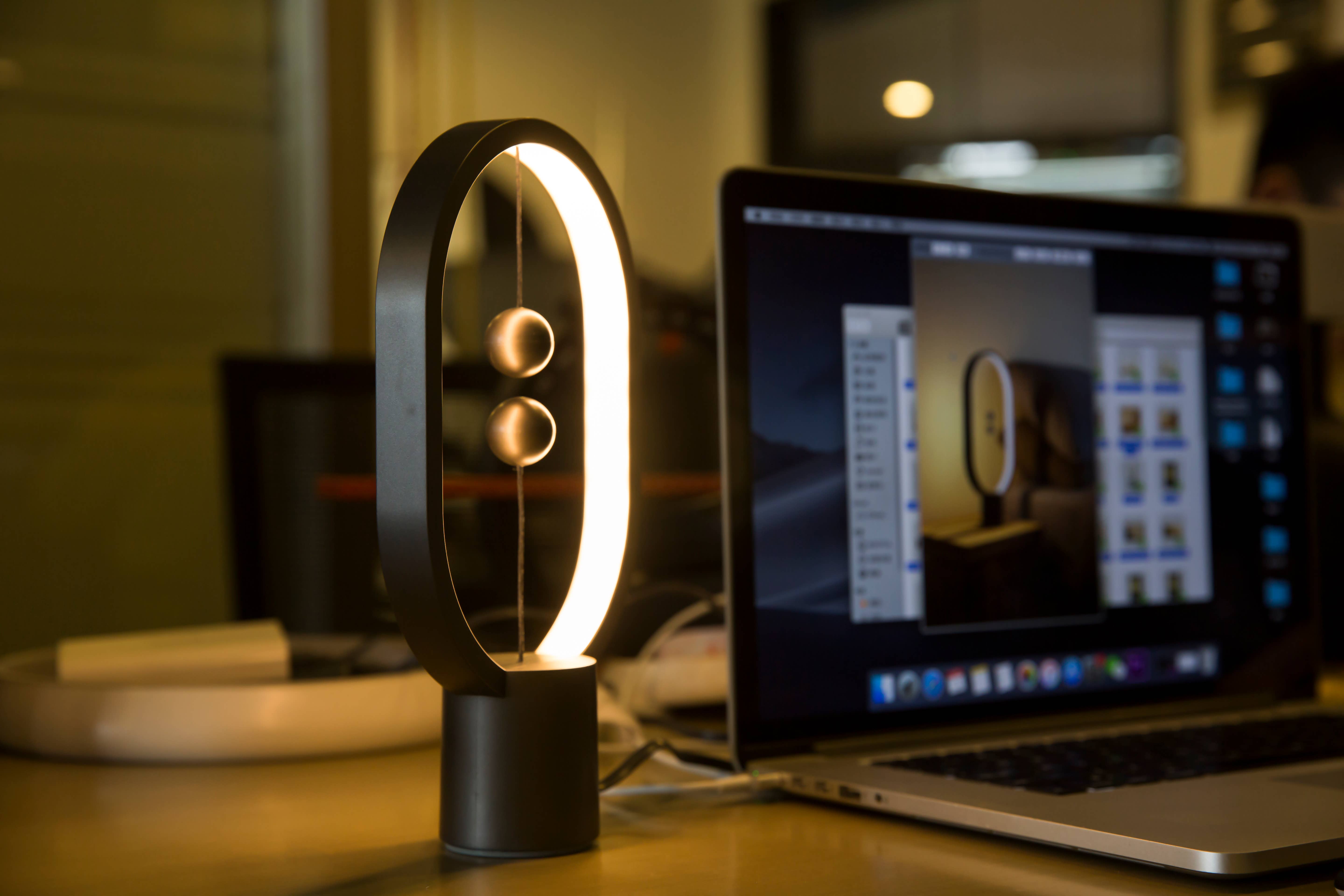 Allocacoc DesignNest – Großhandel Akzent-/Schreibtischleuchte – Heng Balance Lampe Ellipse, Kunststoff, USB-C, regulär und klein16