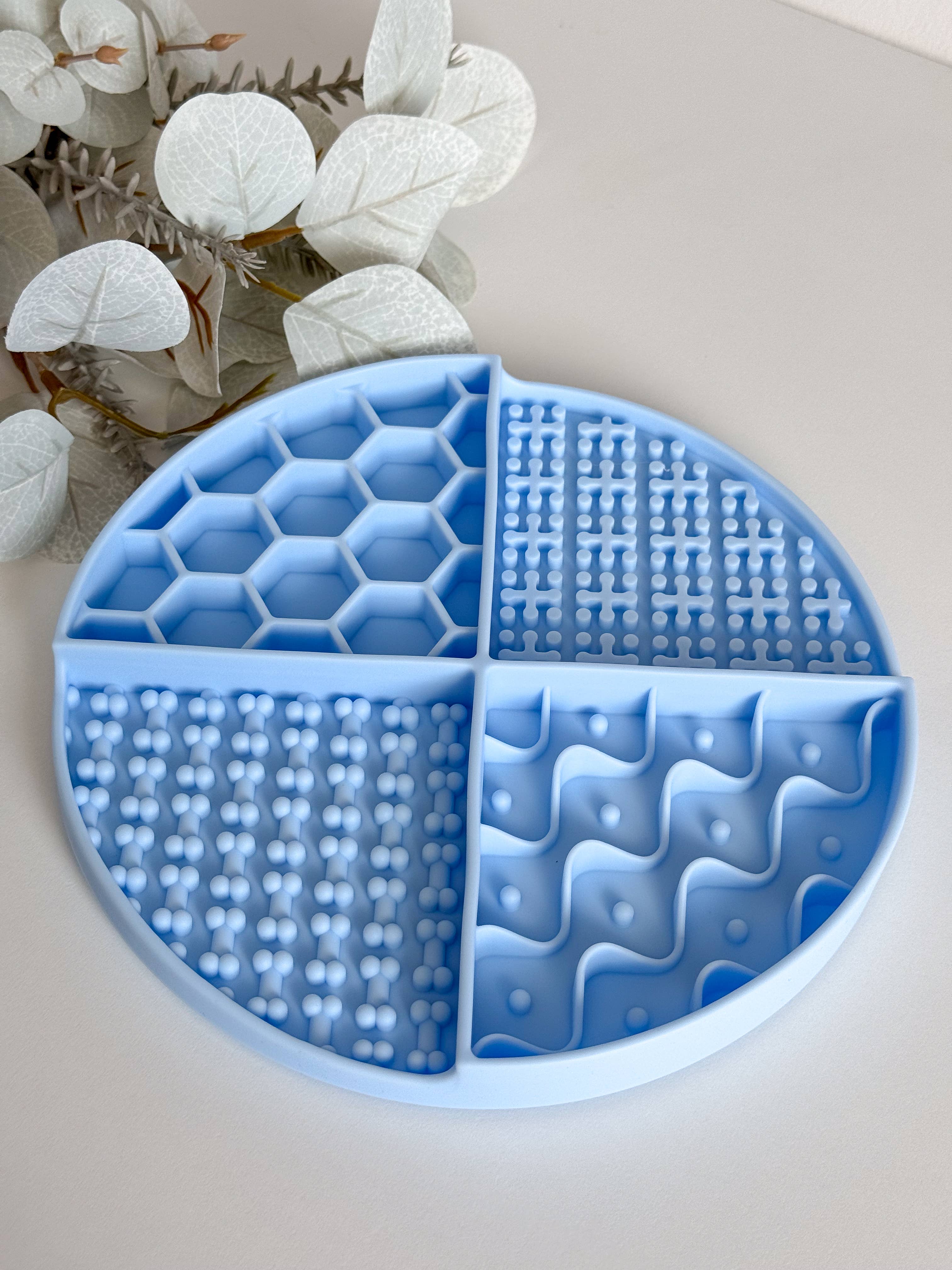 Doggotique - Wholesale Pet Food Mat - Dog - Lick mat Honey2 for dogs and cats, slow feeder dog4