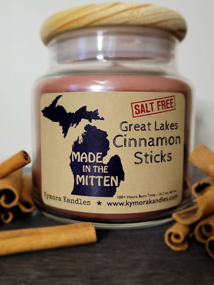 Grande bougie Kylie Jar - Bâtons de cannelle des Grands Lacs pour la vente par Kymora Kandles