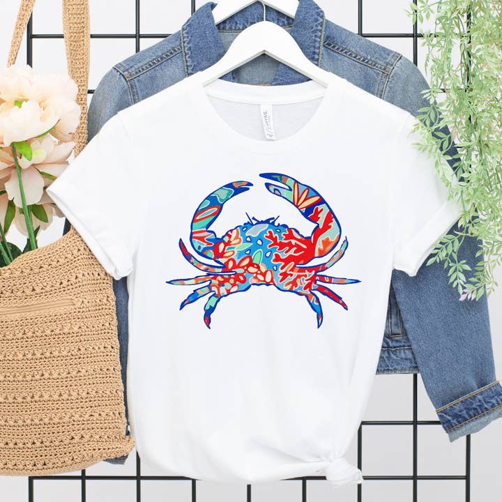 T-shirt blanc en forme de crabe coloré pour la vente par Simply Tees