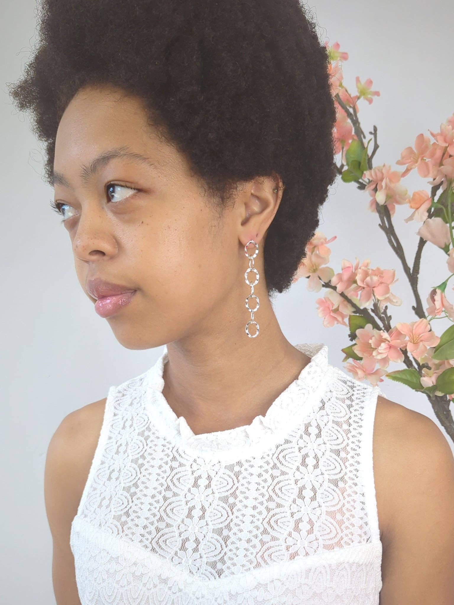 Ash & Rose – Großhandel Ohrhänger – Ohrringe mit organischen Kettengliedern3