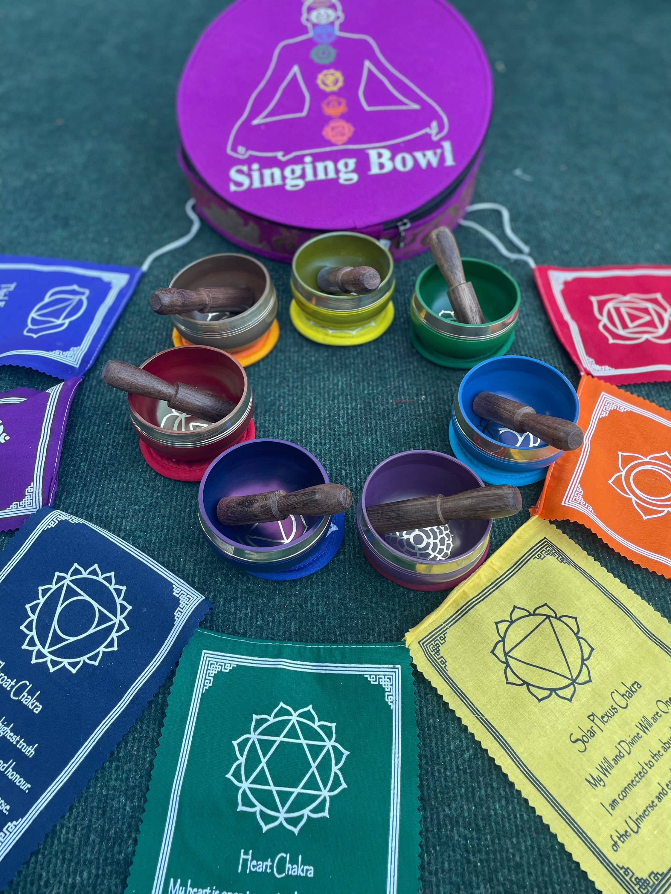 Like International – wholesale Meditationsprodukter – Chakra ljudskålset med gratis böneflagga1