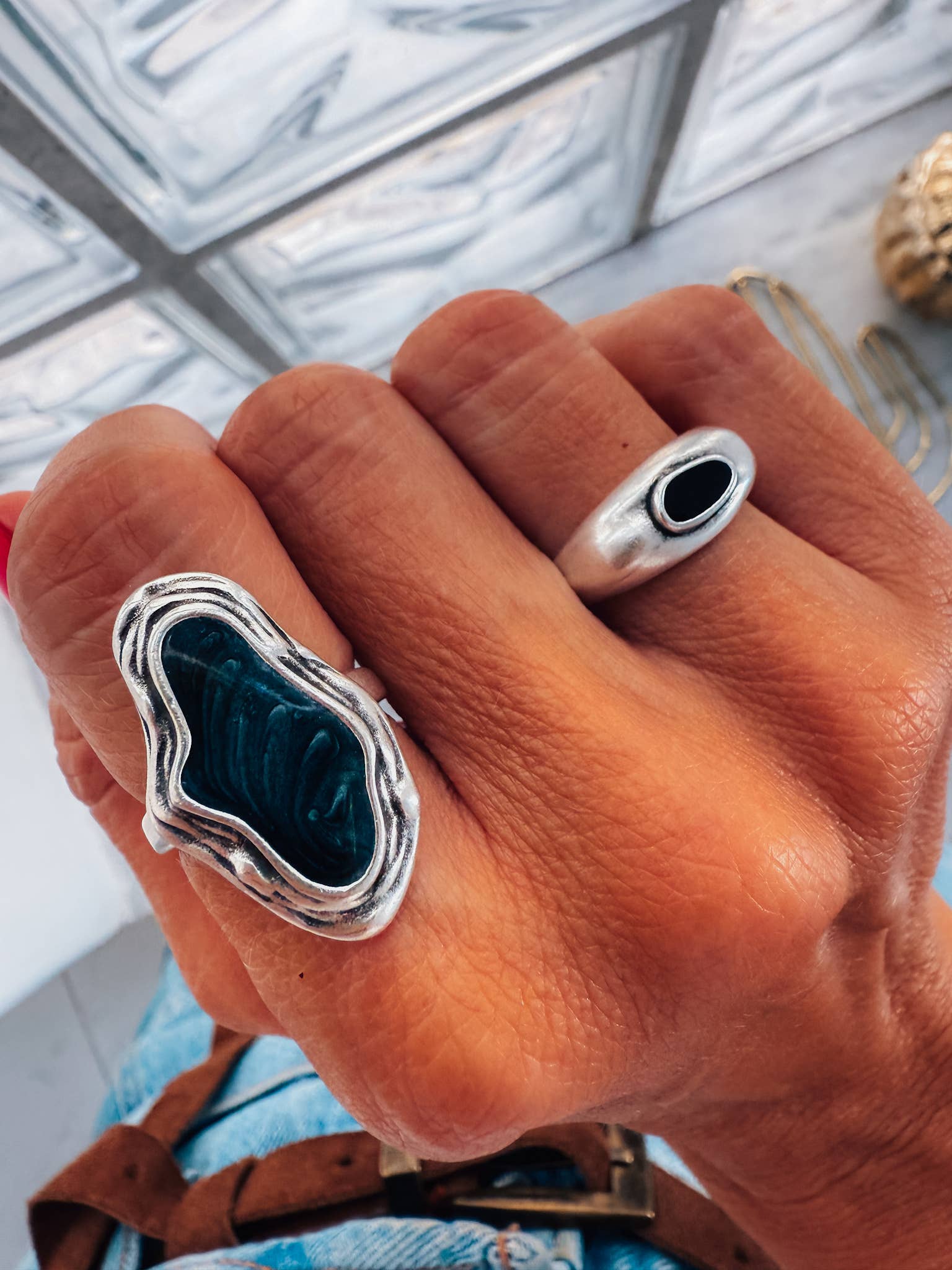 Goupi – wholesale Cocktail/statement ring – Artistic shaped ring in with black enamel in silver1