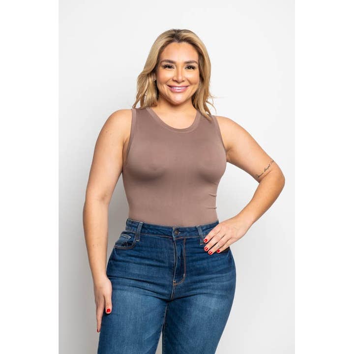 Curve Market - Wholesale Bodysuit - Women's - PLUS SIZE ROUND NECK SEAMLESS BODYSUIT3