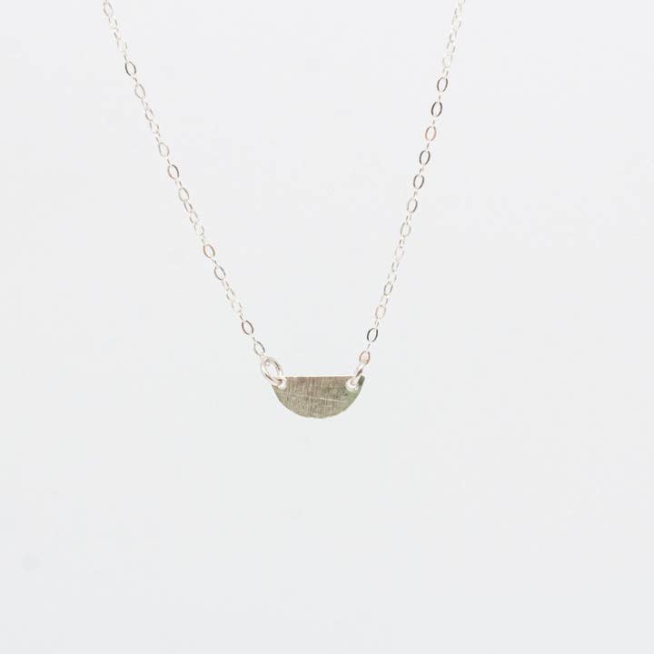 Halb gehämmerte Disc Halskette für den Großhandel von Tumbleweed Shop and Studio LLC