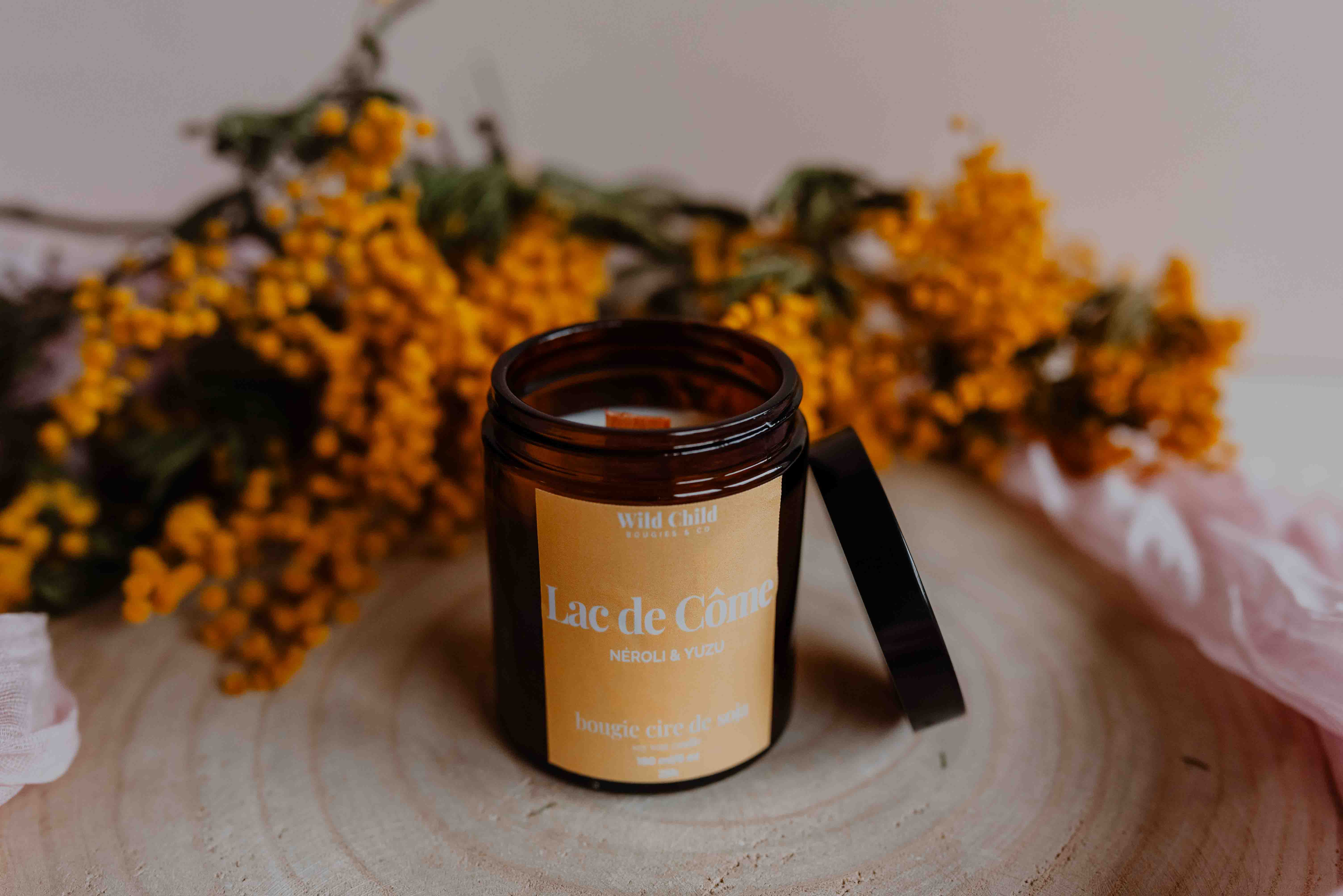 WILD CHILD Bougies & Co - Vendita all'ingrosso Candela in vasetto - "Lago di Como" Candela Cera vegetale - 25h - Neroli & Yuzu3