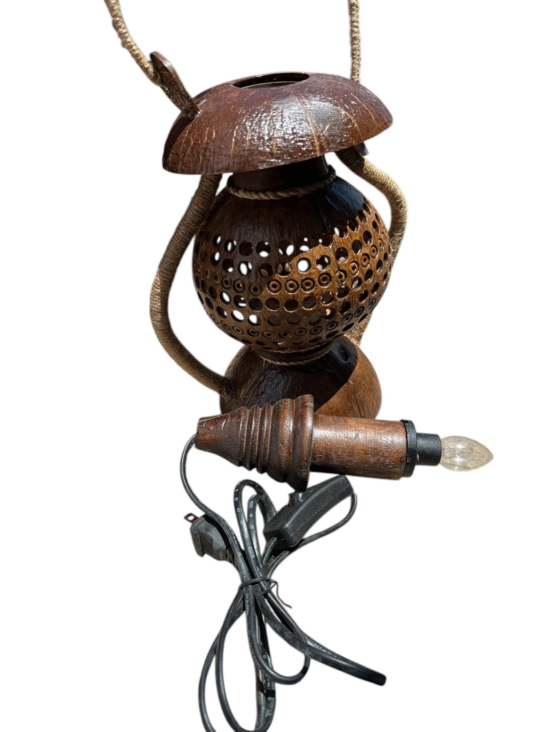 Handicraft Heaven - Vente Lampes d'appoint/de bureau - Lampe Lanterne en Coquille de Noix de Coco Faite à la Main – Décor Bohème Rustique9