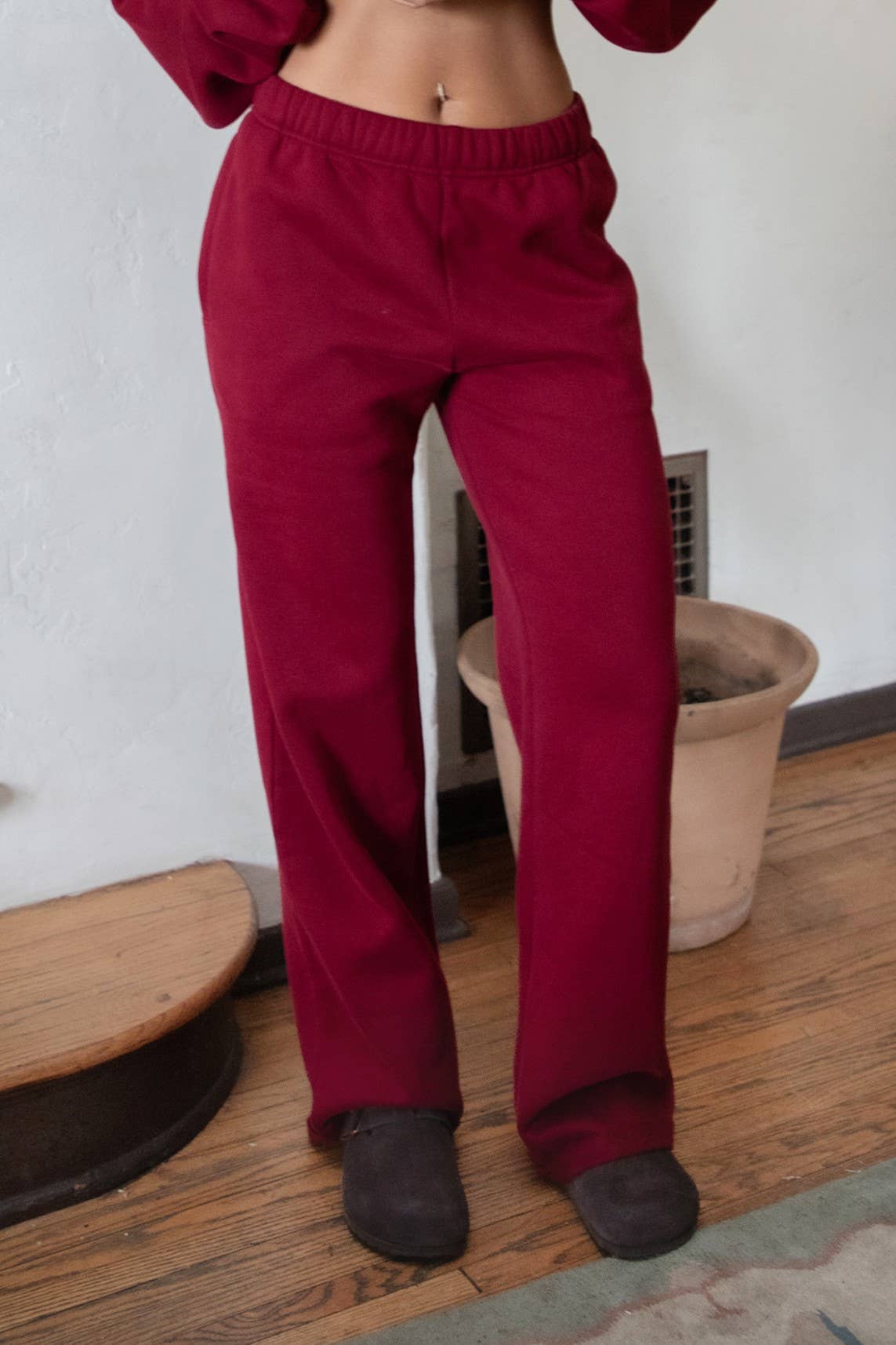 TICTOC - Wholesale Athletic Sweatpants/Joggers - Women's - LANI Cloud Fleece Wide Leg Sweatpants Stretch Waist & Pocket6