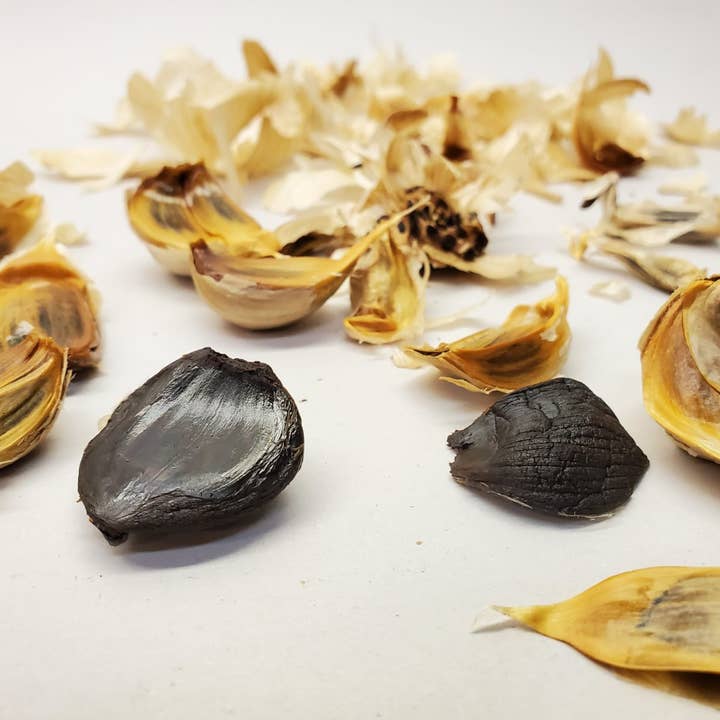 Mikuni Wild Harvest USA – wholesale Torkad/dehydratiserade grönsaker – Noble Handgjord, Svart Vitlökspasta/4 oz. burk