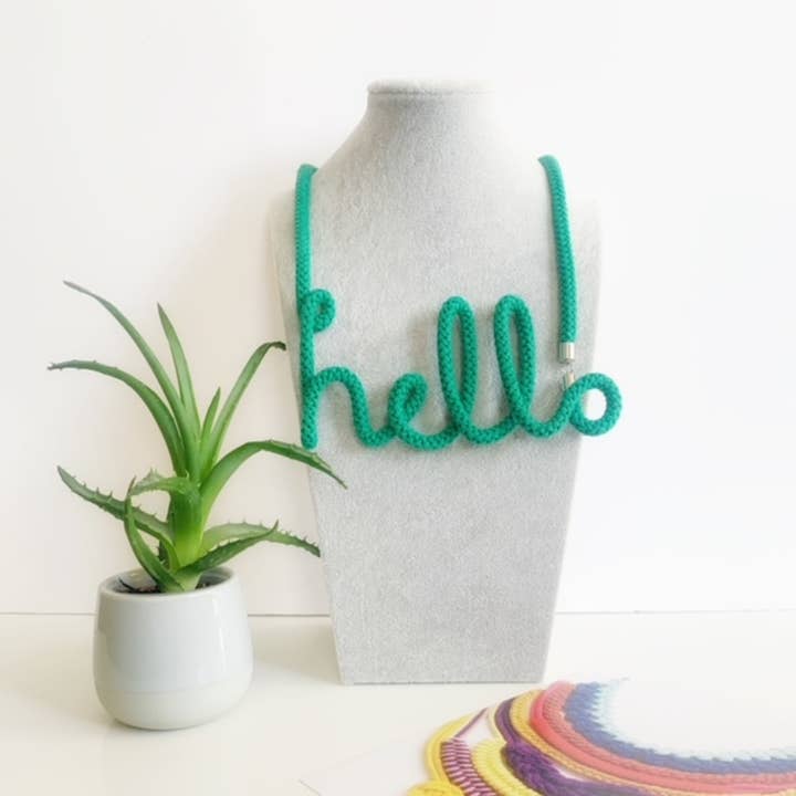 Handmade by Tinni - Wholesale Geweven ketting - The Hello Word Necklace - Handgemaakt door Tinni