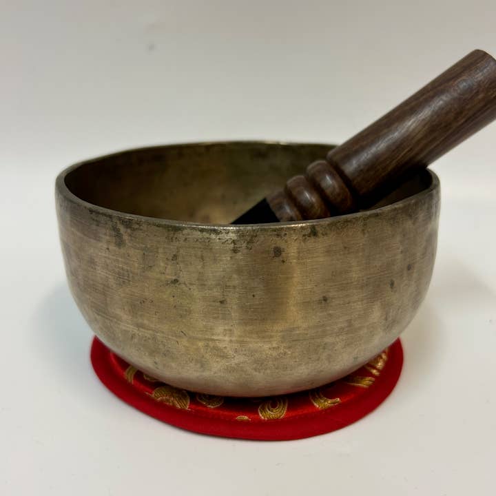 Antique Healing Himalayan Yoga Tibetan Singing bowl ID#Eb11 for wholesale by ART HIMALAYAN TRADING LTD