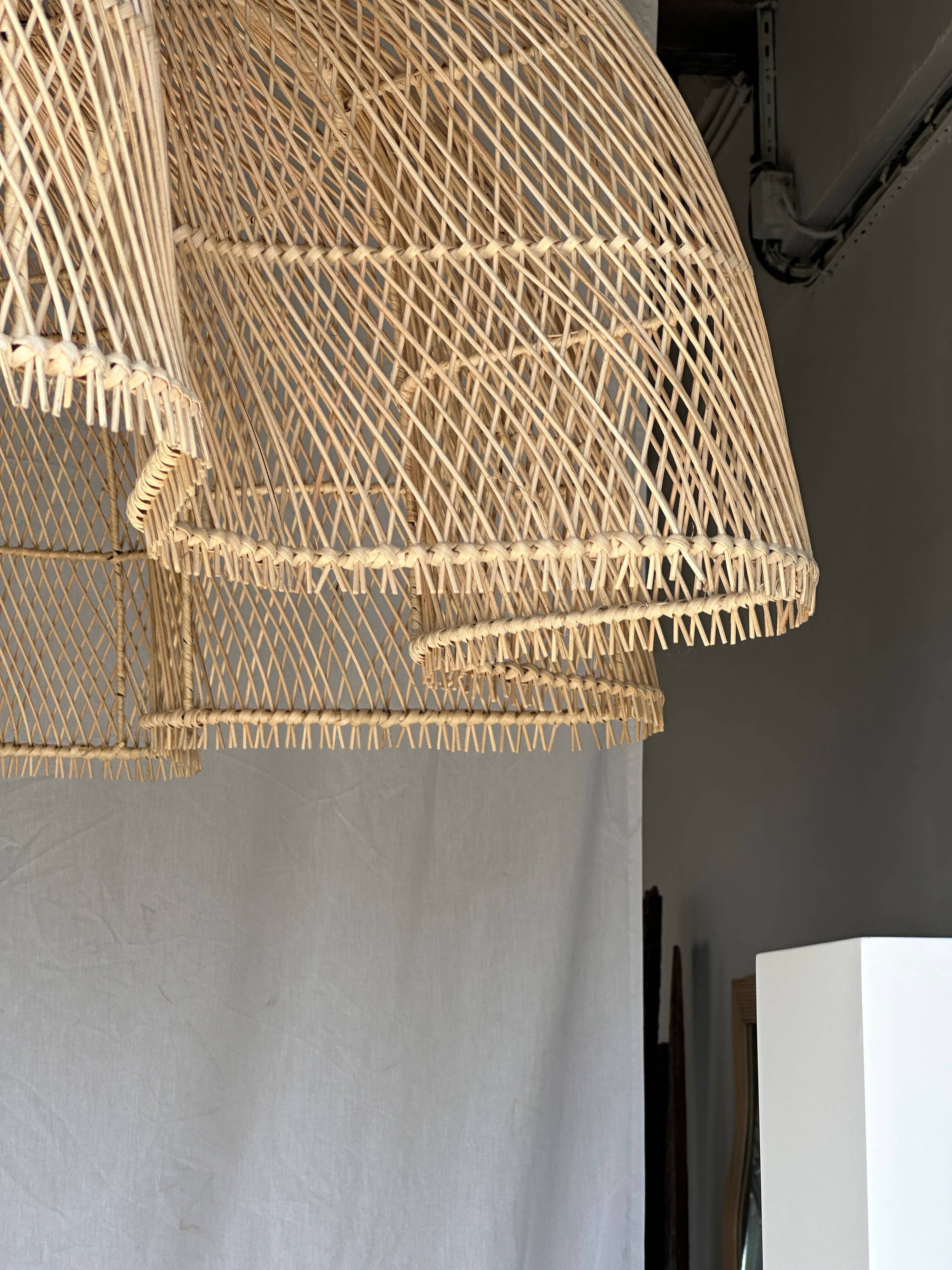 Office Objets - Wholesale Chandelier/Hanging Light - Immense rattan suspension in the shape of a flower, tulip, corolla H:1m; D:1m5035