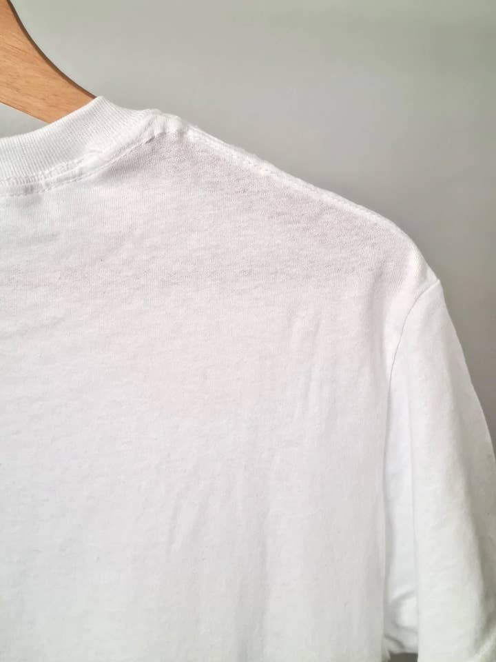 Kina Dogs – wholesale T-shirts med screentryck – Unisex – EN LITEN VILD HUND - T-SHIRT