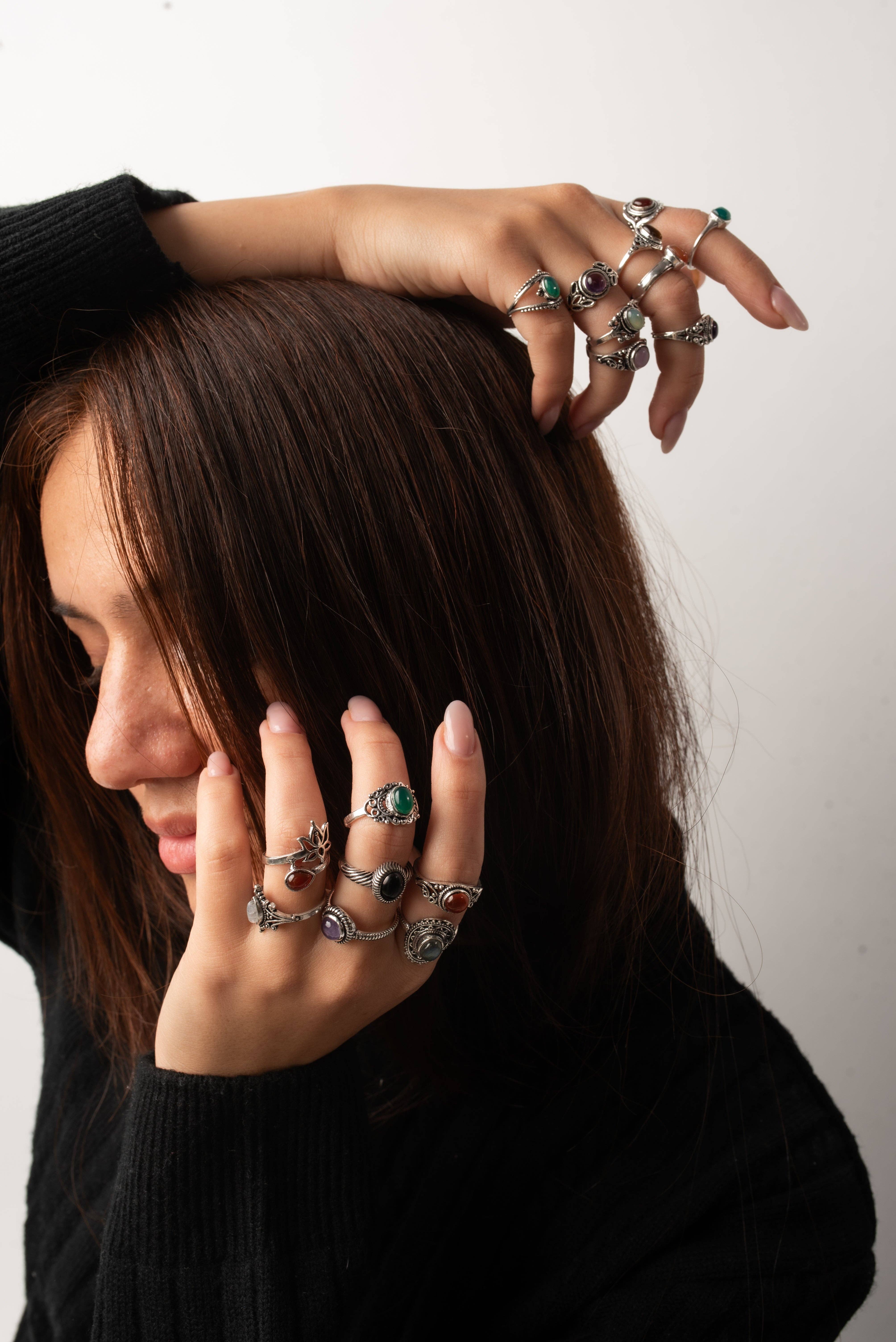 Handmade Jewels – Engroshandel Båndring – Delikate Stable Ringe, Sølvbelagt – Assorterede, Boho Stil Med Naturlige Krystaller, Engros6