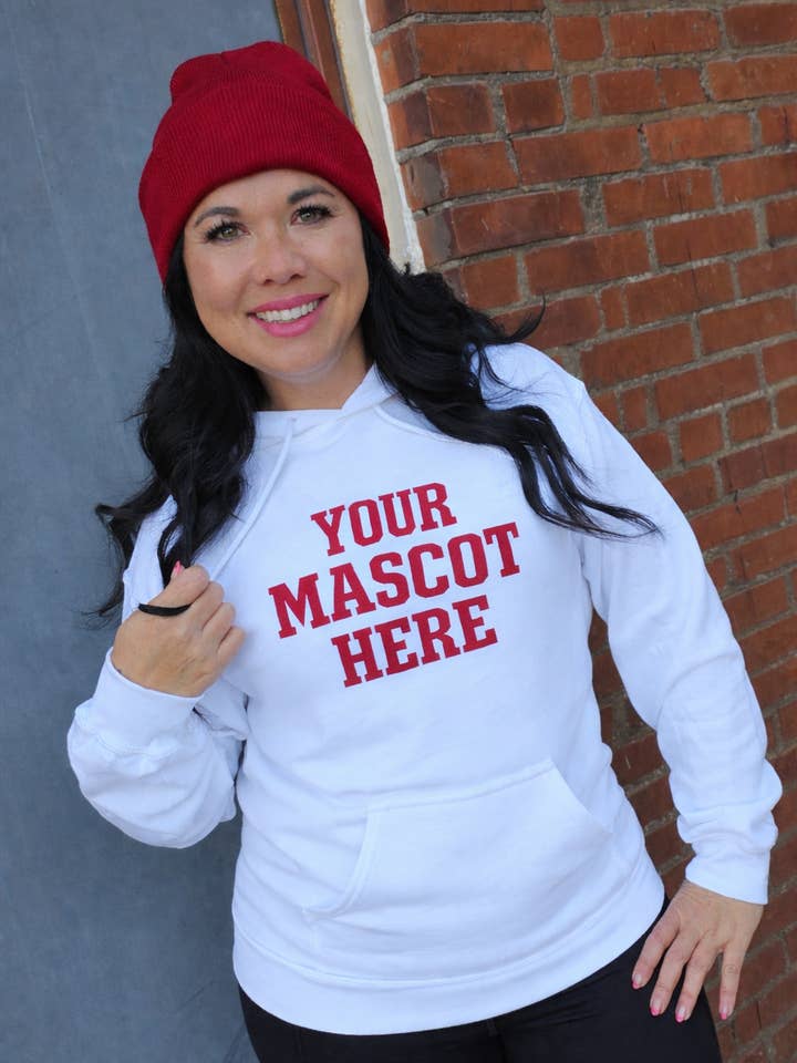 Votre sweat à capuche mascotte pour la vente par Small Town Famous