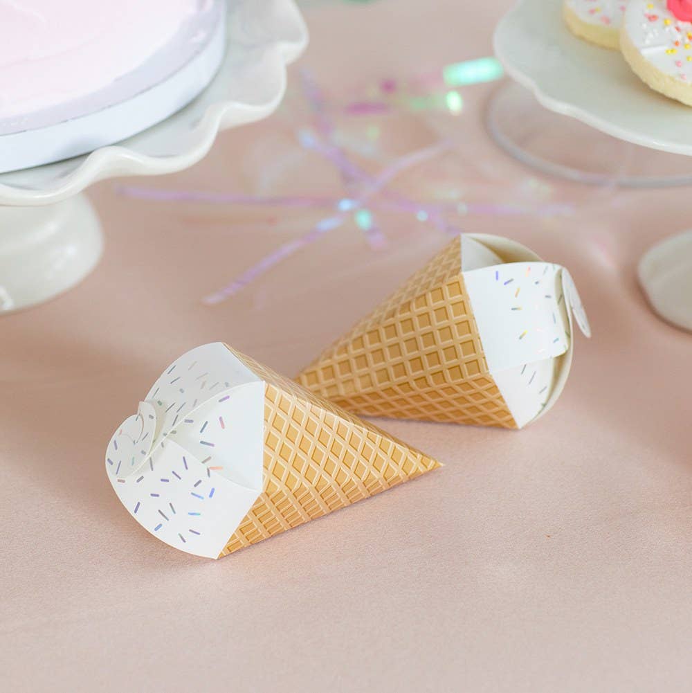 Weddingstar Inc. – wholesale Party favour bag/box – Uniquely Shaped Paper Wedding Favor Boxes - Ice Cream Cone2