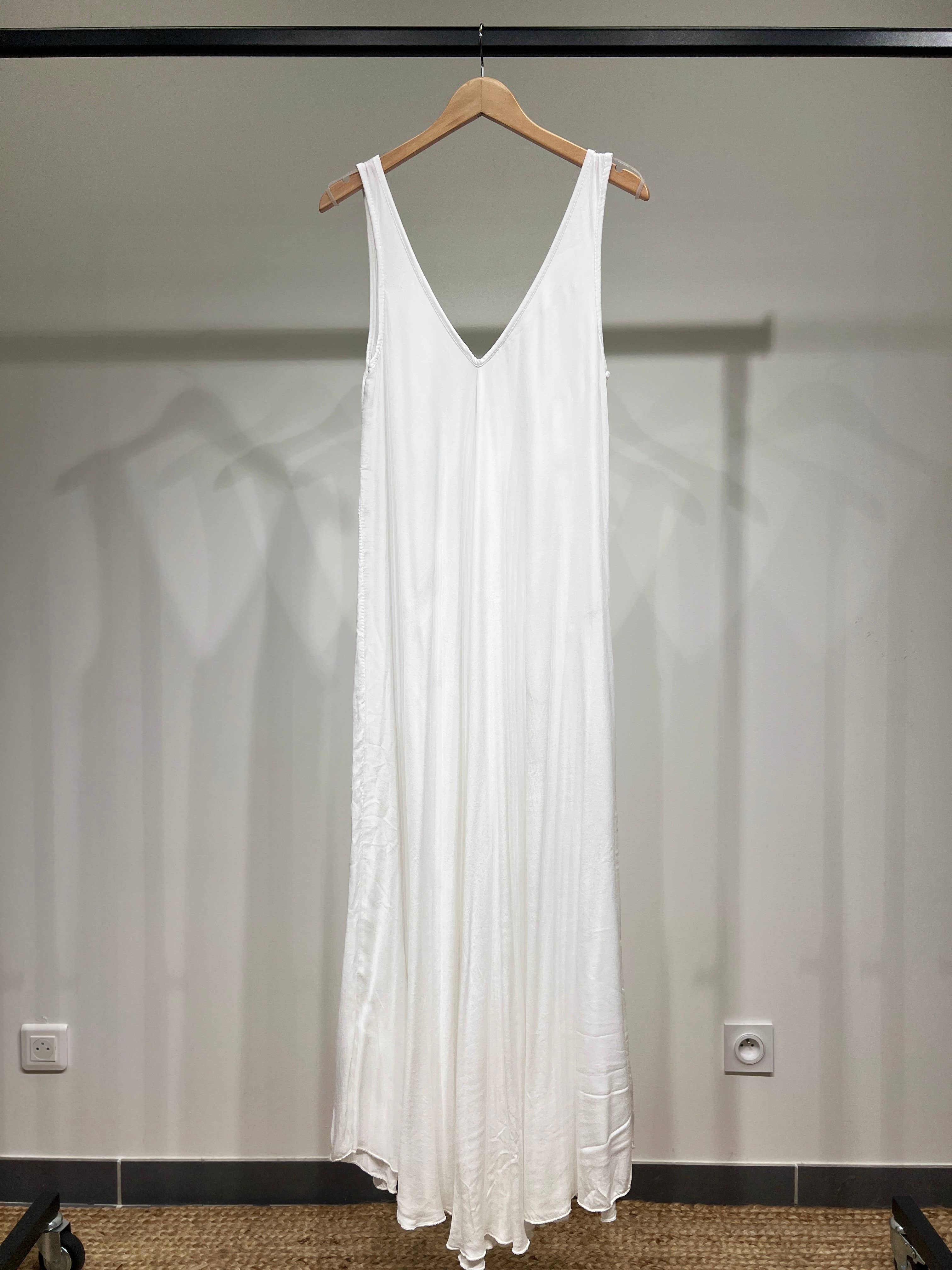 L'Emotion – Großhandel Kleid – Damen – Maxikleid mit V-Ausschnitt und breiten Trägern6