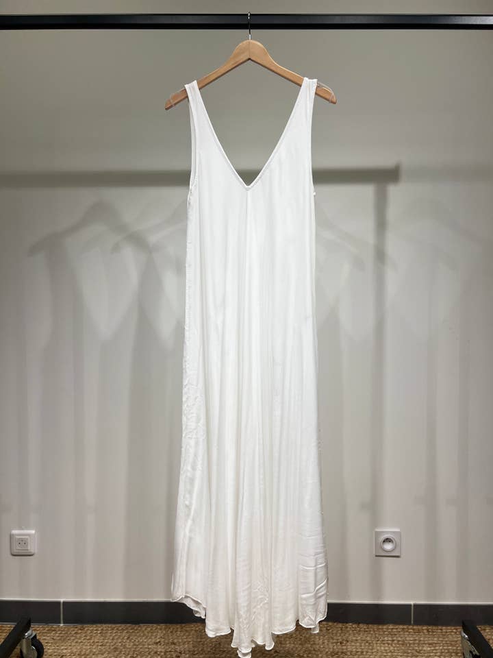 L'Emotion – Großhandel Kleid – Damen – Maxikleid mit V-Ausschnitt und breiten Trägern6