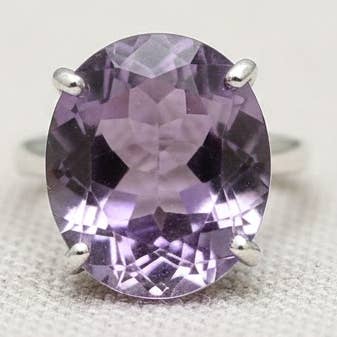 Anillo de cóctel ajustable con piedra de amatista en forma ovalada para venta al por mayor de Aromatik Australia