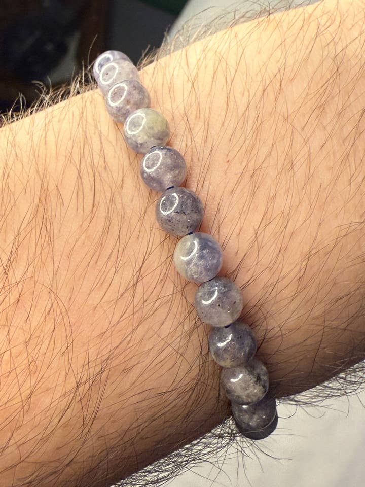 8 mm Iolith-Armband für den Großhandel von Chaotic Crystal Chick Co.