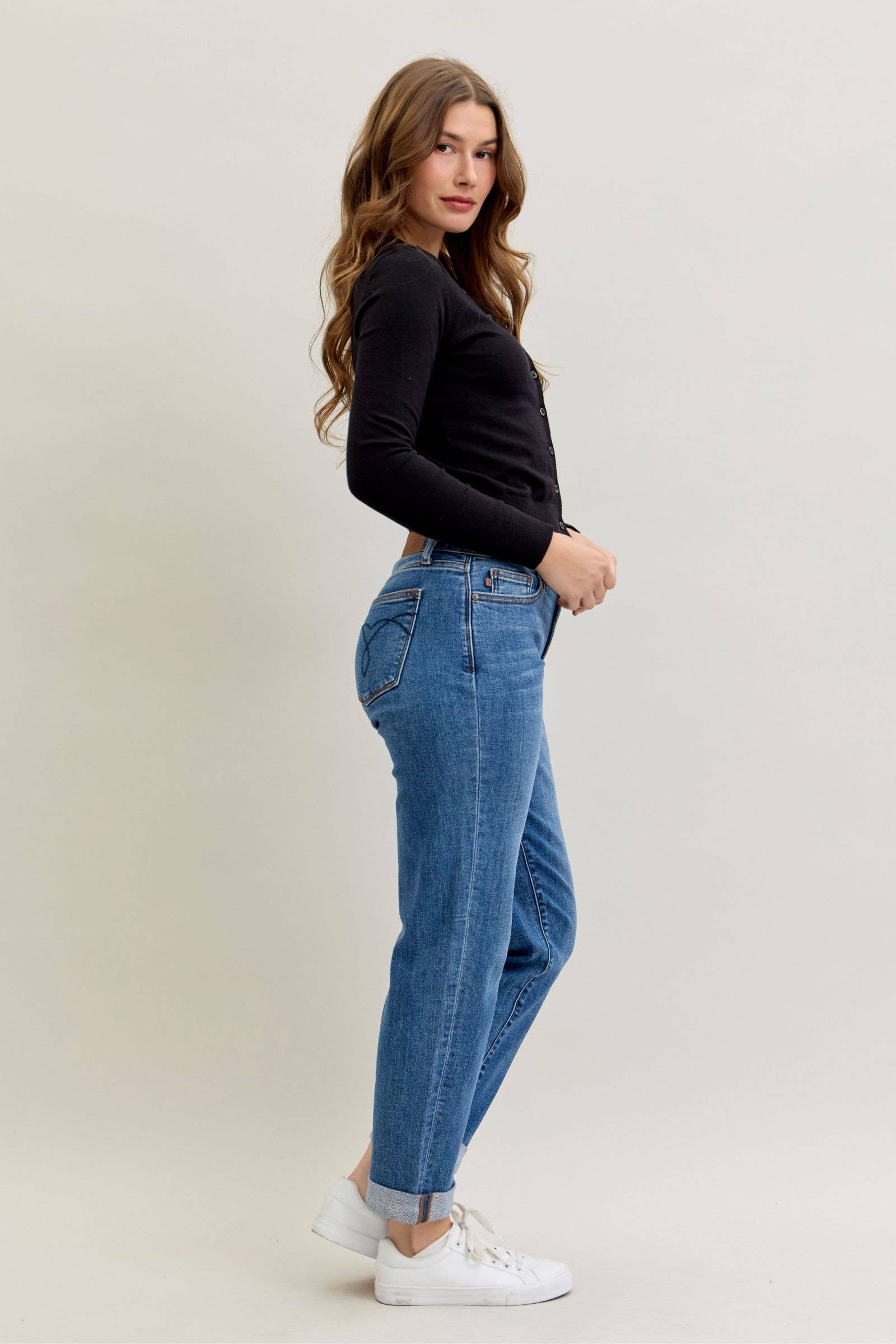 Watermelon Apparel - Venta al por mayor Vaqueros - Mujer - Judy Blue Clásico de Tiro Medio Bordado con Puño Boyfriend3