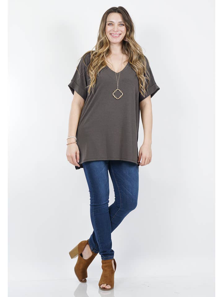 42POPS - Wholesale Tunic - Women's - `"..._ Plus size V Neck Top w/ side-slit