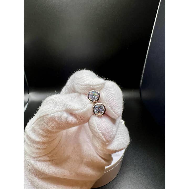 Elegant Jewels LLC - Vente Clous d'oreille - Boucles d'oreilles clous avec diamants de laboratoire de 2 carats sertis en or 14 carats2