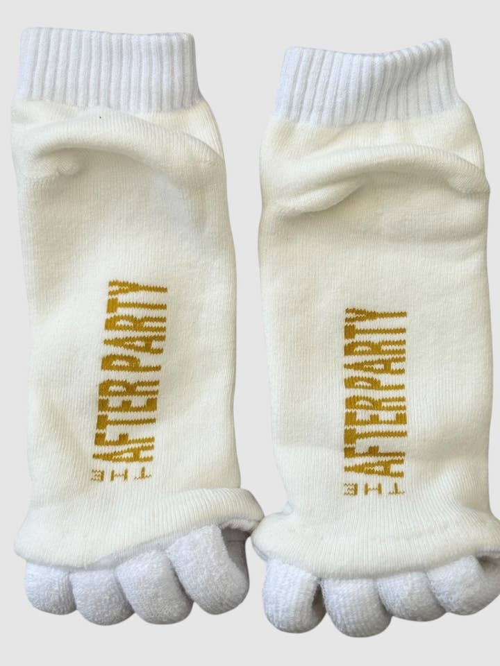 De After Party Voetverlichtende Sokken - Kokosnootcrème voor wholesale door High Heel Jungle