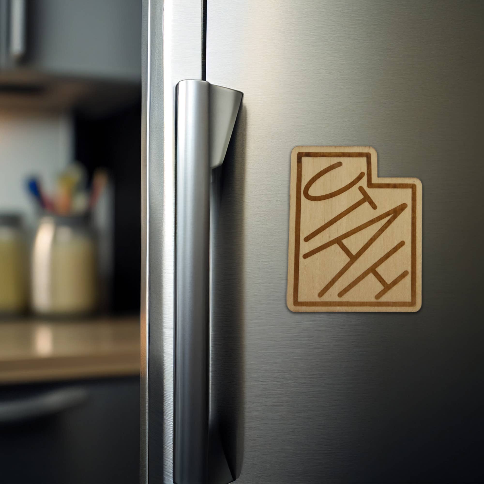 The Trendy Traveler - Vendita all'ingrosso Calamite - Magnete in legno inciso Utah Word Art