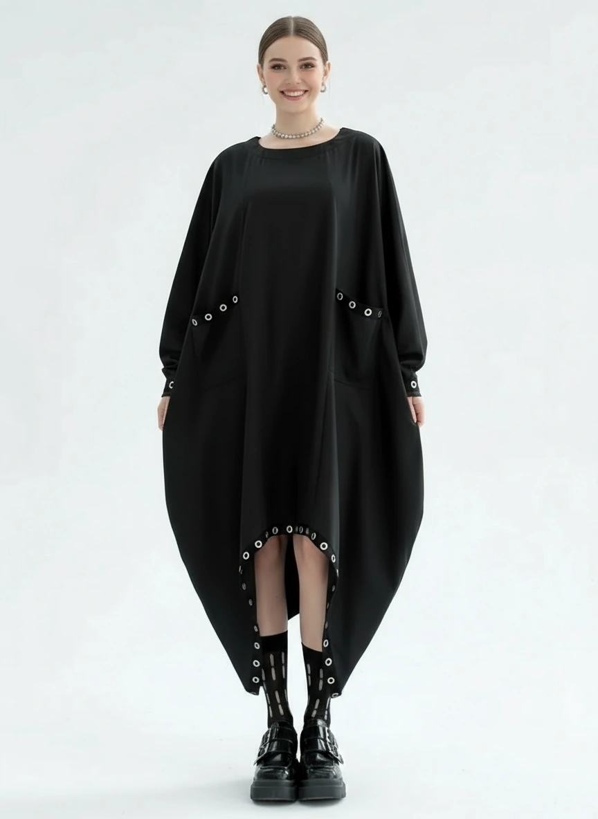 Sort Pulloverkjole med overdimensionerede nitter – Punk-inspireret kokonpasform for engroshandel på Faire0