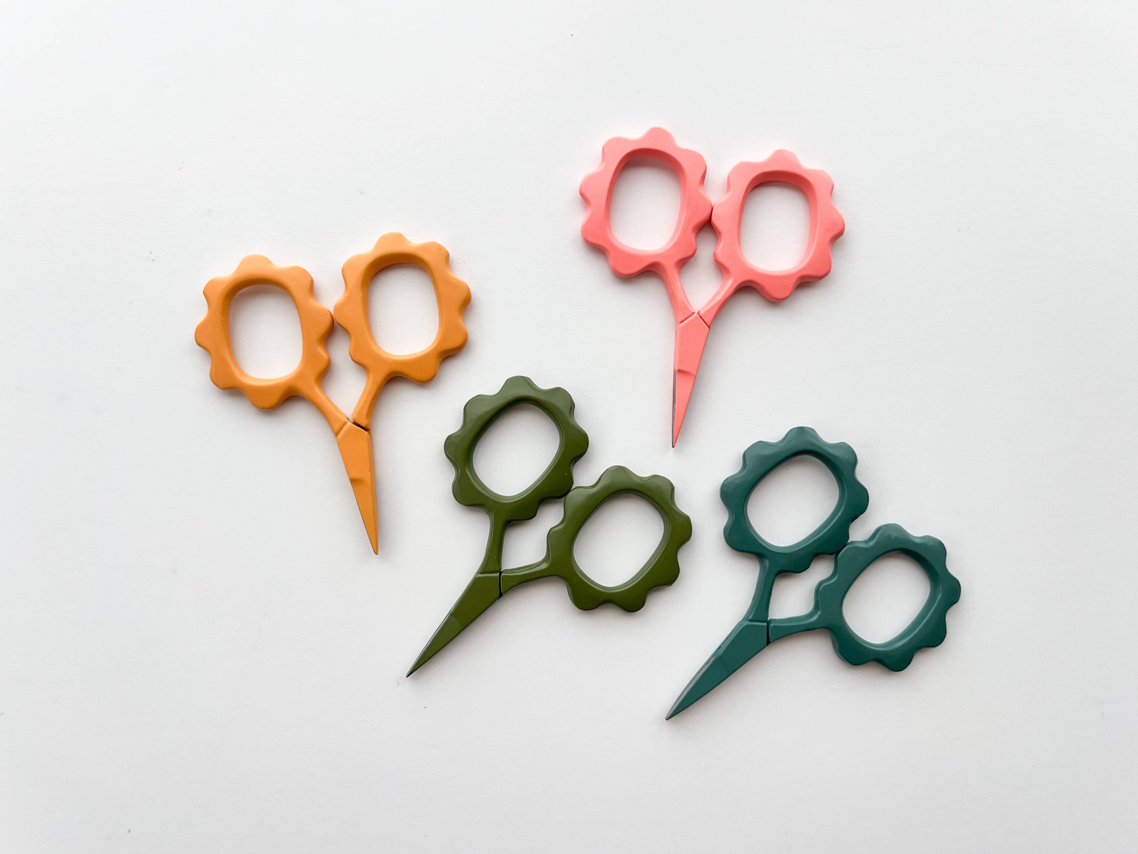 Matryoshka Doll Shop - Wholesale Scissors - Small Flower scissors, tiny embroidery scissors6