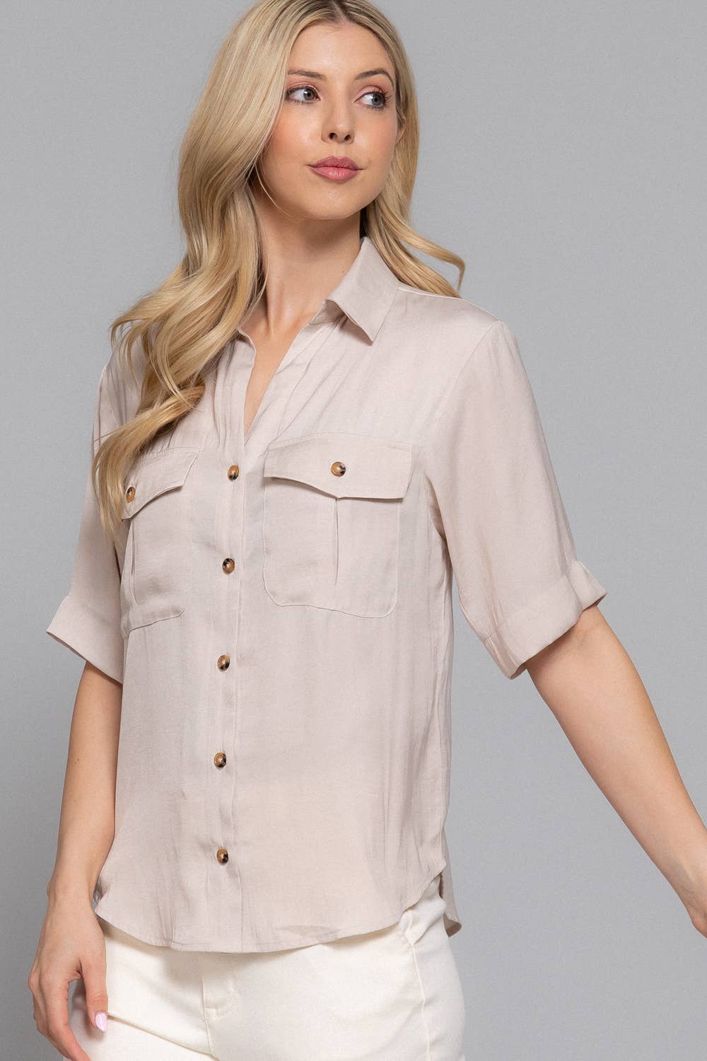 Active Basic | Active USA – Großhandel Hemd mit Button-down-Kragen – Damen – Kurzarm-Hemd aus gewaschenem mattem Satin mit Knopfleiste8